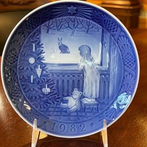 Royal Copenhagen Blue & White Annual Christmas Plate - 1982